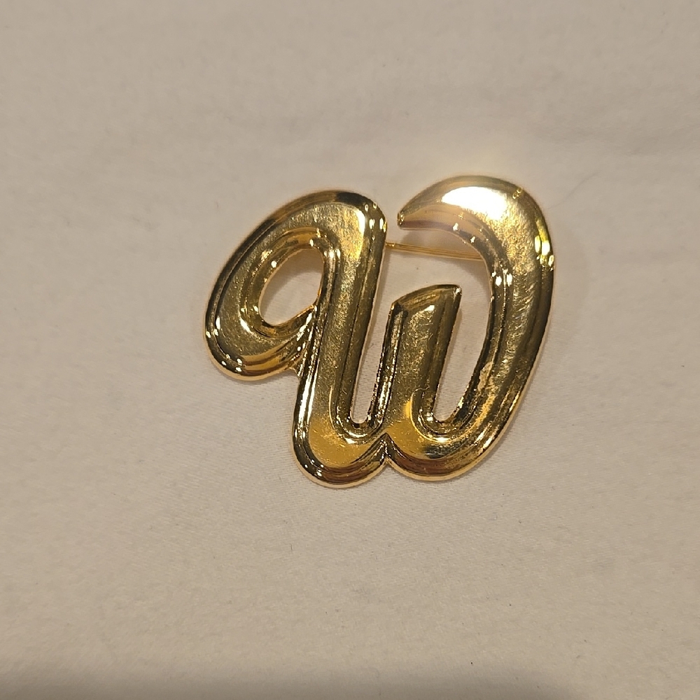 Gold Monogram Brooch "W"